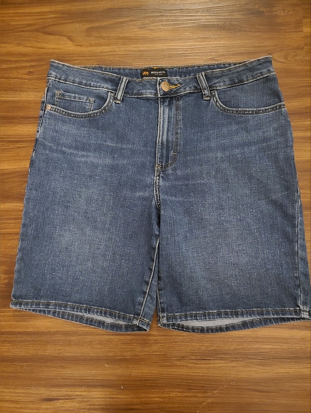 Lee Women's Regular Fit Mid Rise Denim Bermuda Shorts Dark Wash Size 16 Medium